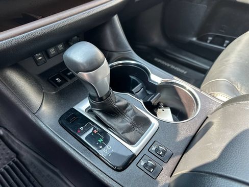 Used 2017 Toyota Highlander XLE AWD/4WD image 14
