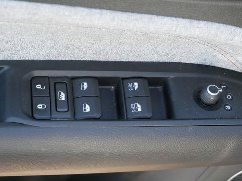 Used 2022 Jeep Compass Latitude w/ Sun and Sound Group image 19