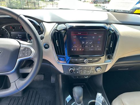 Used 2023 Chevrolet Traverse LT FWD image 21