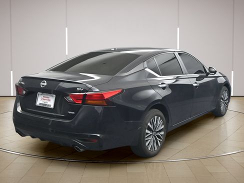 Certified 2024 Nissan Altima 2.5 SV w/ SV Premium Package AWD/4WD image 7