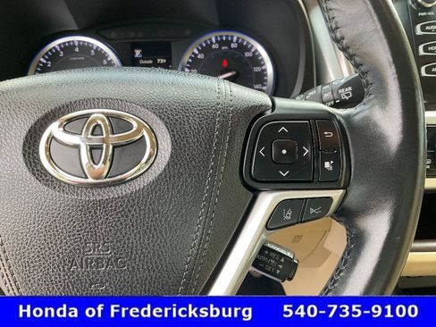Used 2017 Toyota Highlander XLE AWD/4WD image 33