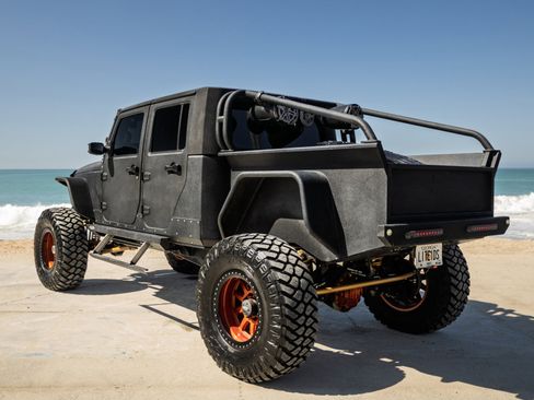 Used 2014 Jeep Wrangler Unlimited Rubicon w/ Connectivity Group image 10