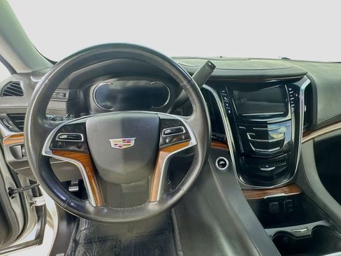 Used 2017 Cadillac Escalade Luxury AWD/4WD image 13