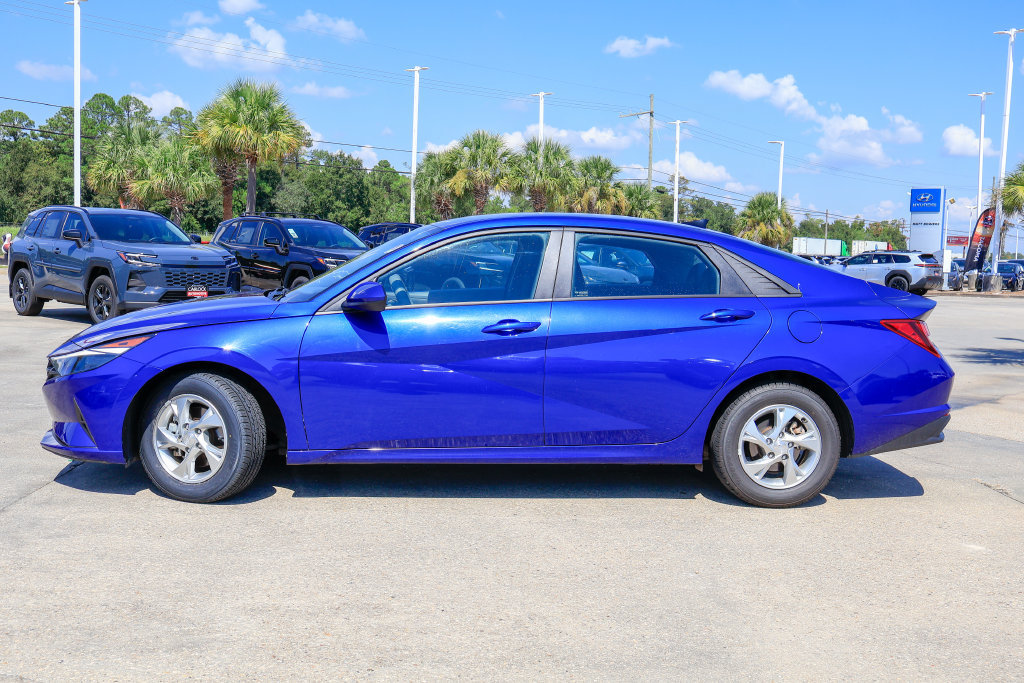 Used 2023 Hyundai Elantra SE w/ Cargo Package FWD image 26