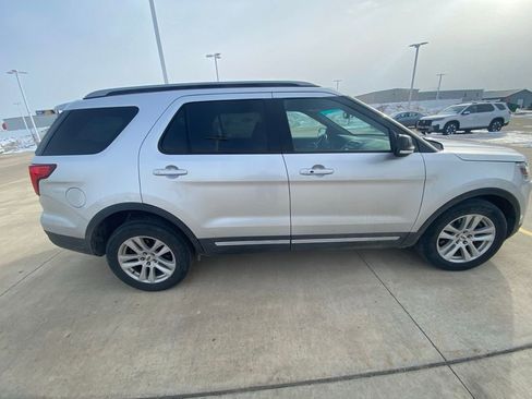 Used 2018 Ford Explorer XLT image 10