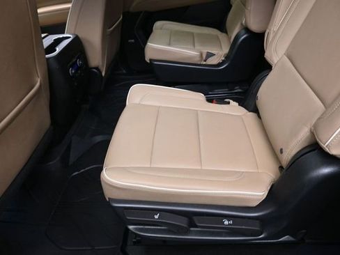 Used 2023 Chevrolet Suburban Premier w/ Premium Package AWD/4WD image 23