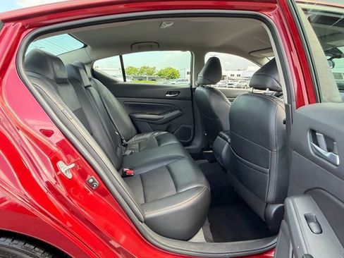 Used 2022 Nissan Altima 2.5 SR FWD image 9