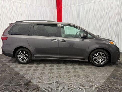 Used 2020 Toyota Sienna XLE FWD image 9