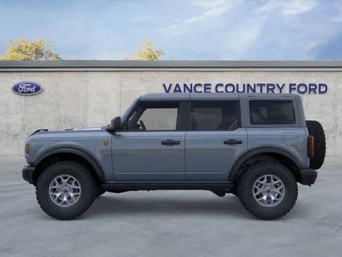 New 2025 Ford Bronco Badlands image 3