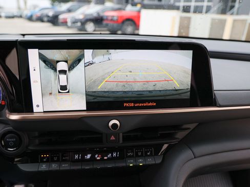 Used 2025 Toyota Crown Platinum image 22