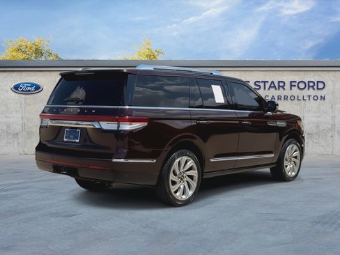 Used 2024 Lincoln Navigator Premiere AWD/4WD image 8