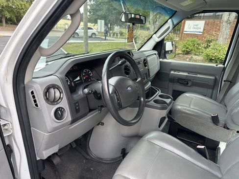 Used 2010 Ford E-350 and Econoline 350 Extended Wagon Super Duty image 17