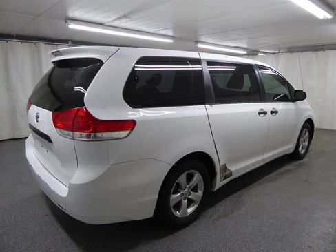 Used 2013 Toyota Sienna L image 6