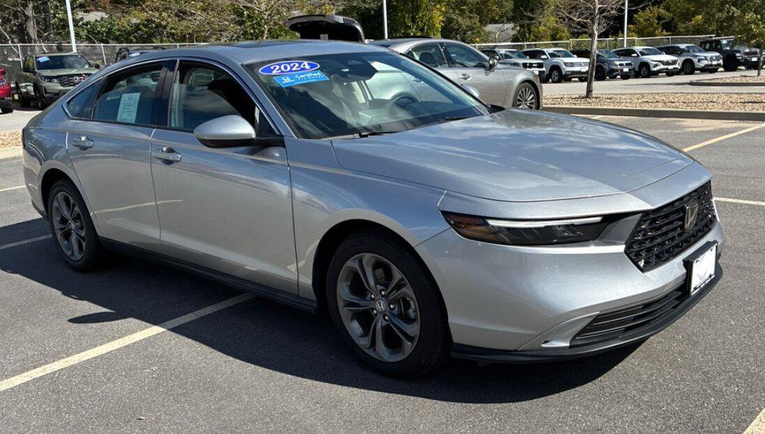 Used 2024 Honda Accord EX image 3