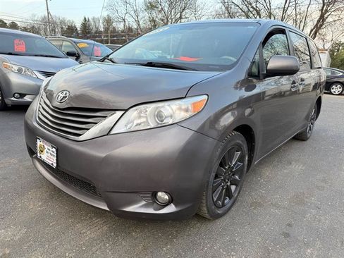 Used 2011 Toyota Sienna XLE AWD/4WD image 5