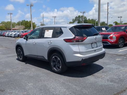 Used 2024 Nissan Rogue SV FWD image 8