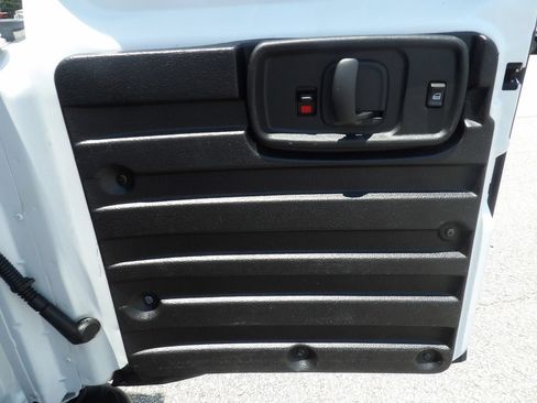 Used 2018 Chevrolet Express 2500 Extended RWD image 45