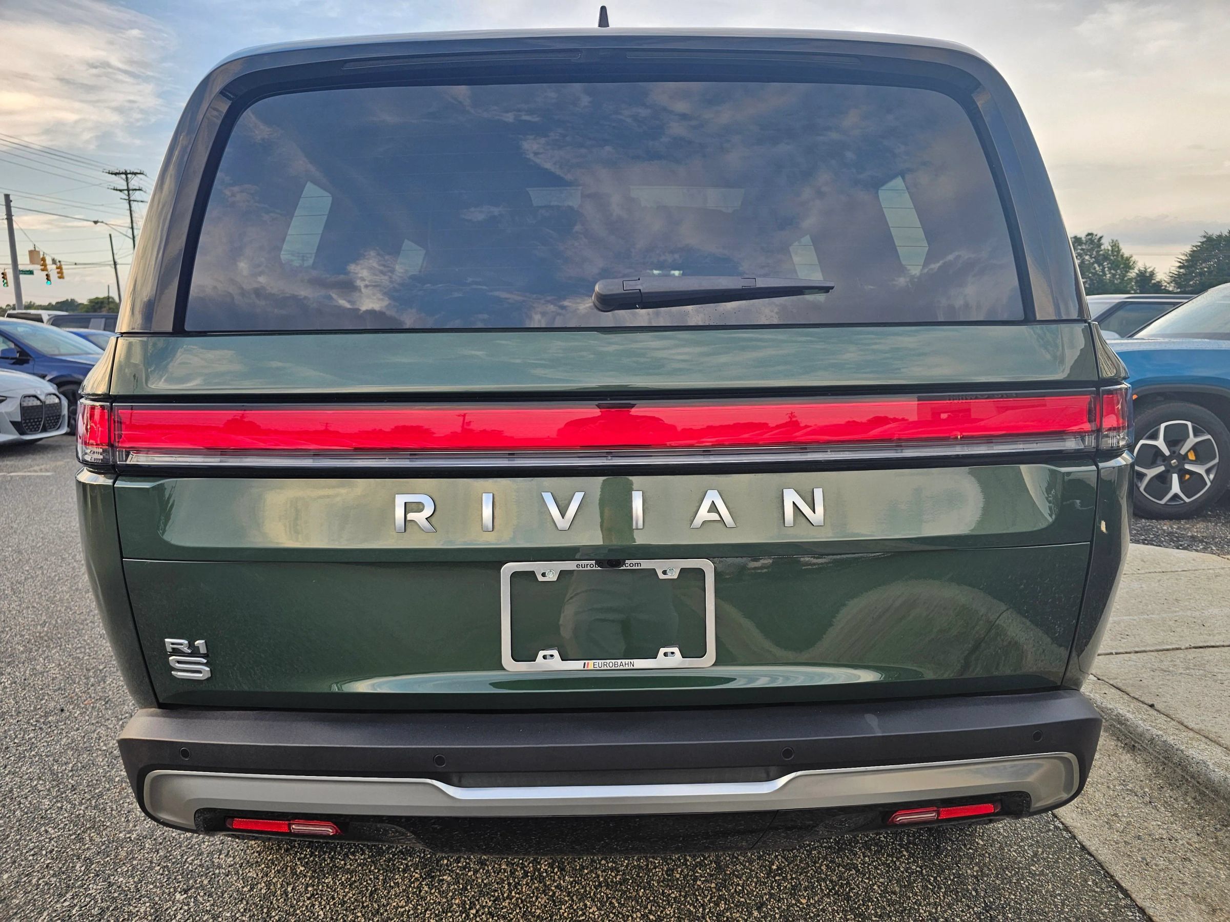 Used 2025 Rivian R1S Adventure Dual AWD/4WD image 4