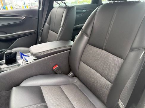 Used 2018 Chevrolet Impala LT FWD image 10