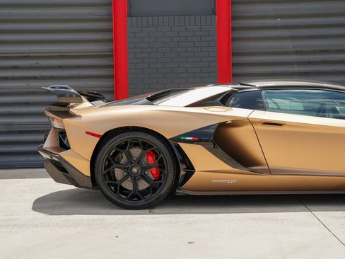 Used 2020 Lamborghini Aventador SVJ AWD/4WD image 7