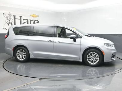 Used 2023 Chrysler Pacifica Touring-L