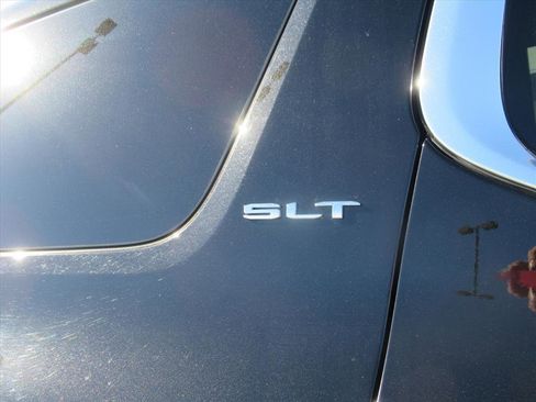 Used 2023 GMC Acadia SLT image 8