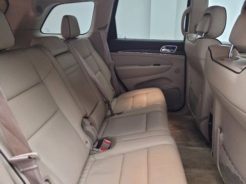 Used 2018 Jeep Grand Cherokee Overland AWD/4WD image 19