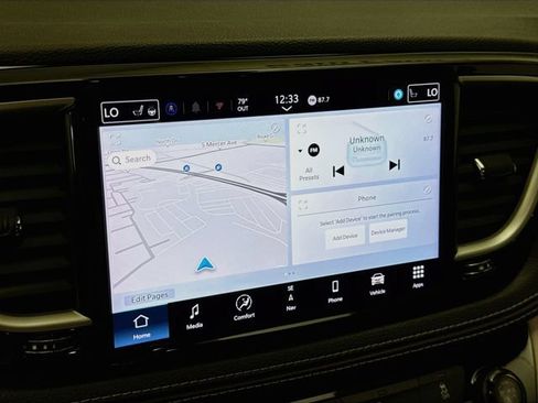 Used 2024 Chrysler Pacifica Limited FWD image 15