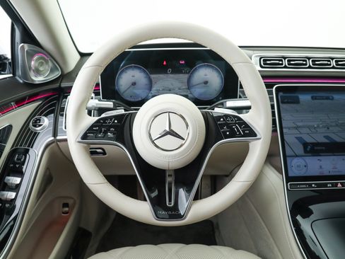 Used 2024 Mercedes-Benz Maybach S 580 4MATIC image 31