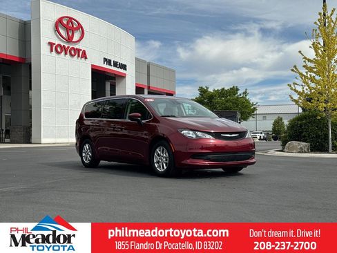 Used 2023 Chrysler Voyager LX FWD image 1
