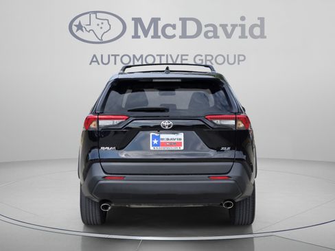 Used 2022 Toyota RAV4 XLE Premium FWD image 5
