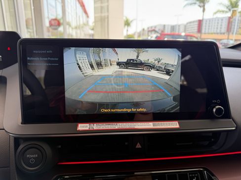 Certified 2025 Toyota Prius Plug-In Hybrid image 19