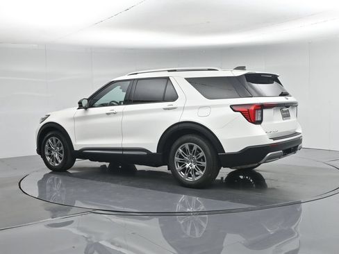 Used 2025 Ford Explorer Platinum RWD image 6