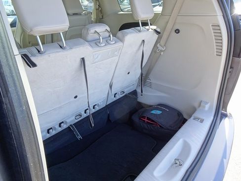 Used 2017 Chrysler Pacifica Premium image 31