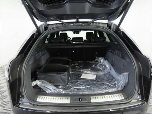 New 2026 Land Rover Range Rover Velar S image 28
