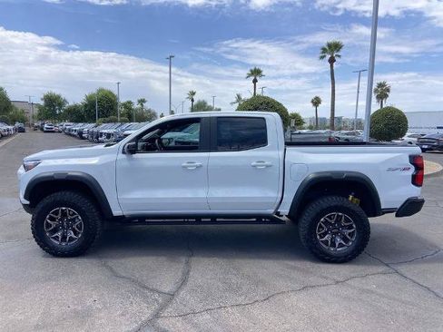 Used 2025 Chevrolet Colorado ZR2 w/ Technology Package AWD/4WD image 4
