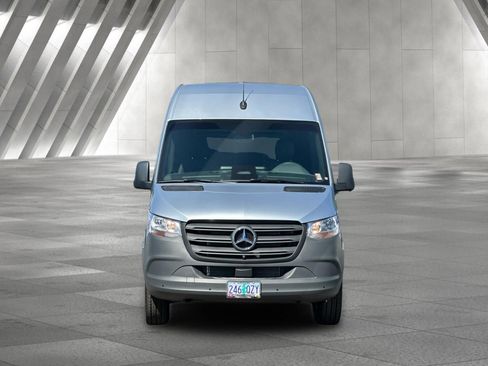 Used 2025 Mercedes-Benz Sprinter 2500 image 9