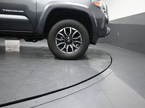 Used 2022 Toyota Tacoma TRD Sport AWD/4WD image 11