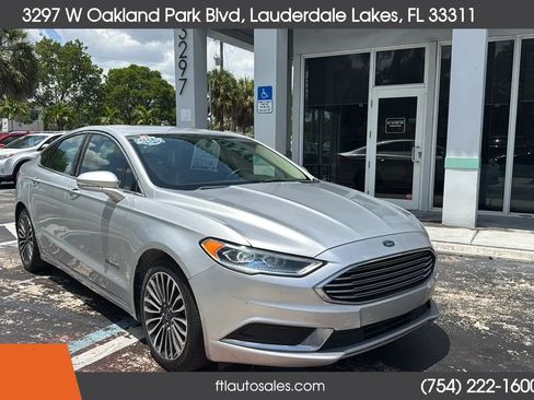 Used 2018 Ford Fusion SE w/ Equipment Group 602A FWD image 3