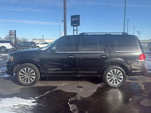 Used 2016 Lincoln Navigator Select image 1