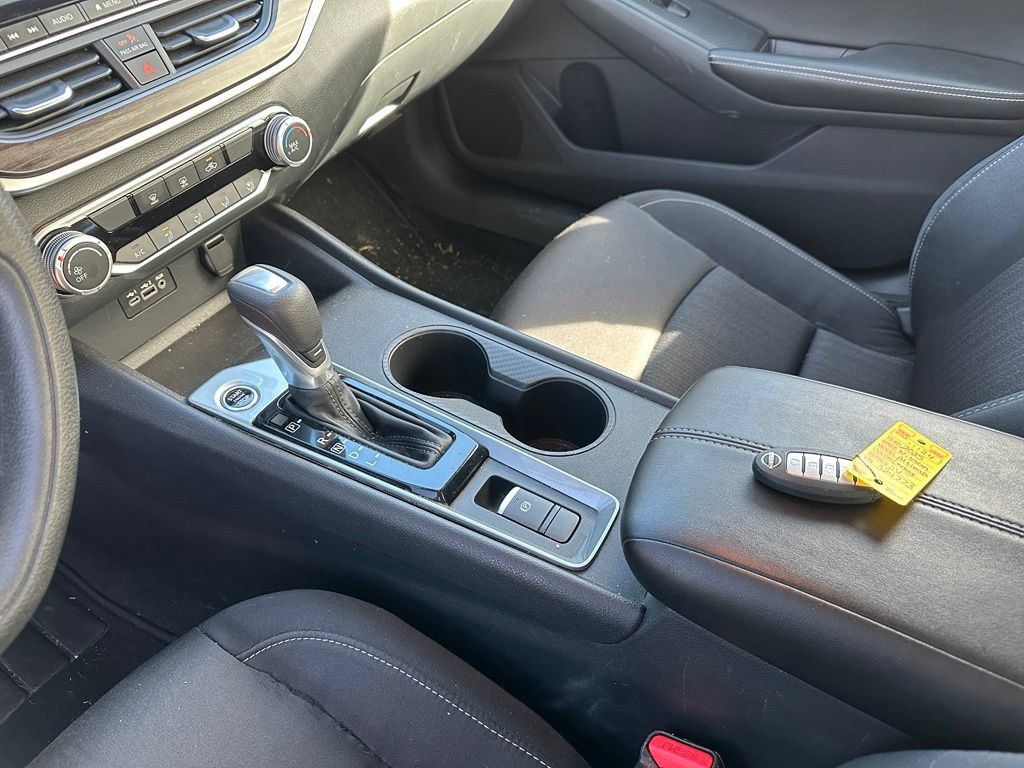 Used 2025 Nissan Altima 2.5 SV AWD/4WD image 18