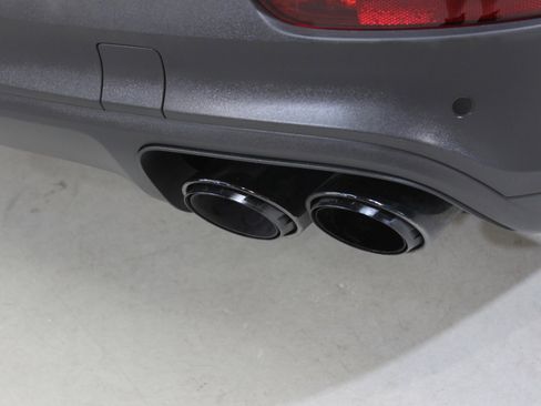 Used 2023 Porsche Cayenne Platinum Edition image 13