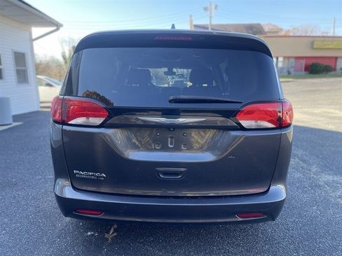 Used 2017 Chrysler Pacifica Touring image 7