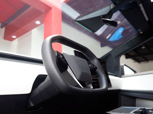 Used 2024 Tesla Cybertruck AWD Crew Cab image 13
