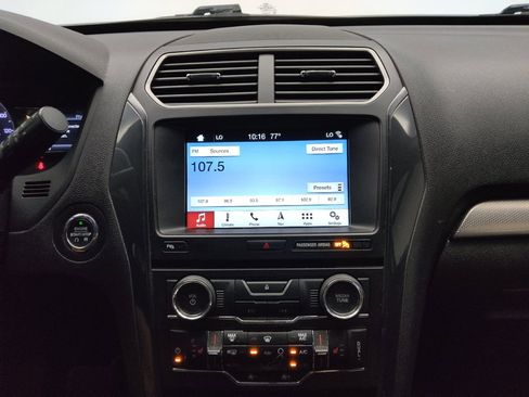 Used 2018 Ford Explorer XLT w/ Equipment Group 202A AWD/4WD image 25