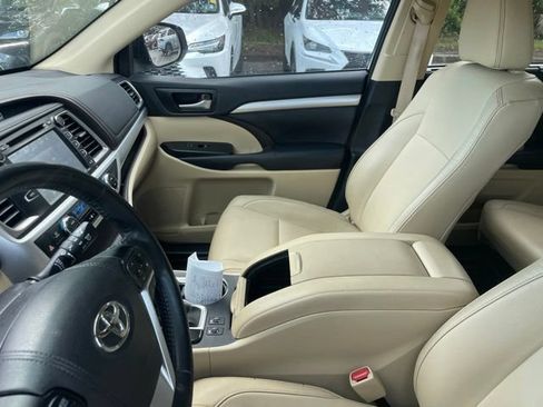 Used 2018 Toyota Highlander XLE FWD image 9