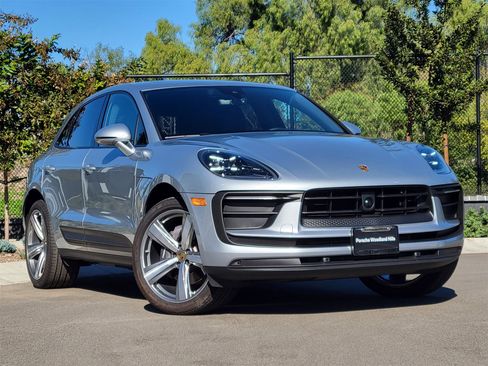 Used 2025 Porsche Macan image 9