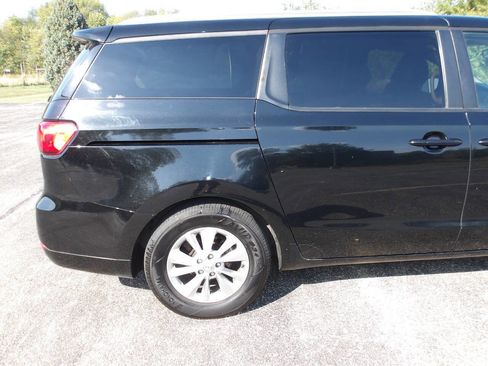 Used 2017 Kia Sedona LX w/ LX Essentials Premium Package image 35