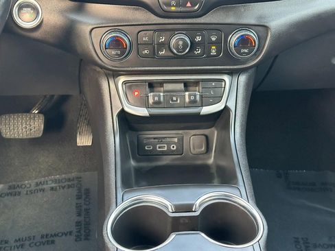 Used 2024 GMC Terrain SLT image 14