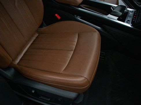 Used 2022 Audi e-tron Premium Plus w/ Premium Plus Package image 17